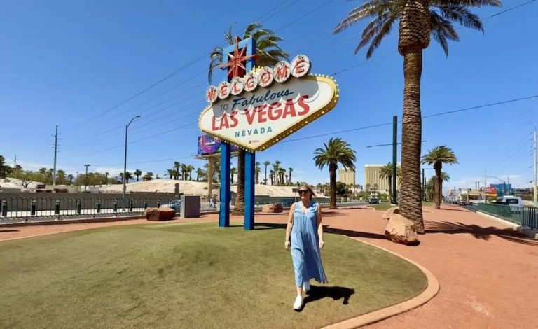 20 Best Hotels At The Las Vegas Strip – Our Top Picks for Couples, Families & Group Stays